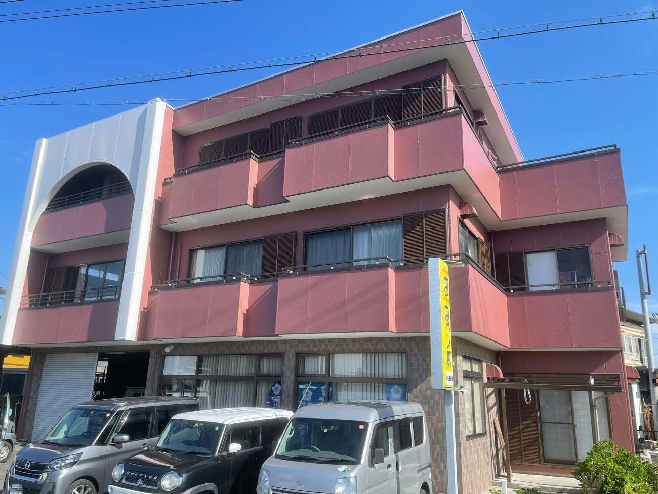 【浜松】一般住宅はもちろん、法人のお客様の施工実績も多数！外壁の色を変えて印象がガラリと変わった施工事例 アイキャッチ画像