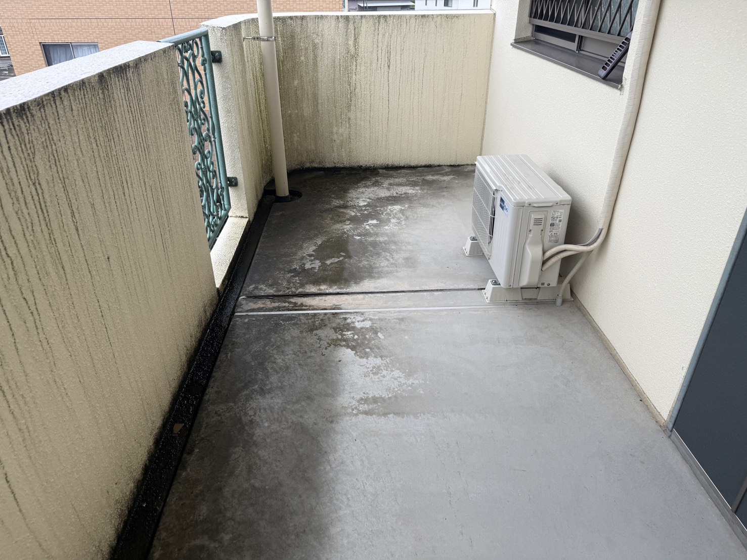 浜松市でベランダ防水のトップコートだけで大丈夫?防水工事との違いを解説 画像