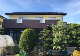 外壁塗装と同時に屋根の漆喰の修繕も！高耐候性フッ素塗料を使用した施工事例 アイキャッチ画像