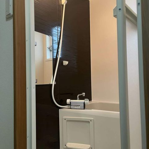 【浜松】空き部屋・入居率に悩む大家さんへ。傷んでいたお風呂を丸ごと交換！住みたい部屋へのリフォーム、お任せください！