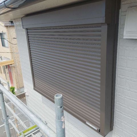 【浜松】２階の窓へのシャッター取付、台風の前にお勧めです！