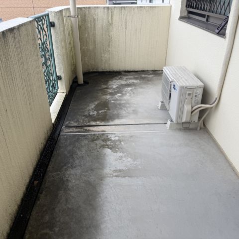浜松市でベランダ防水のトップコートだけで大丈夫？防水工事との違いを解説 アイキャッチ画像
